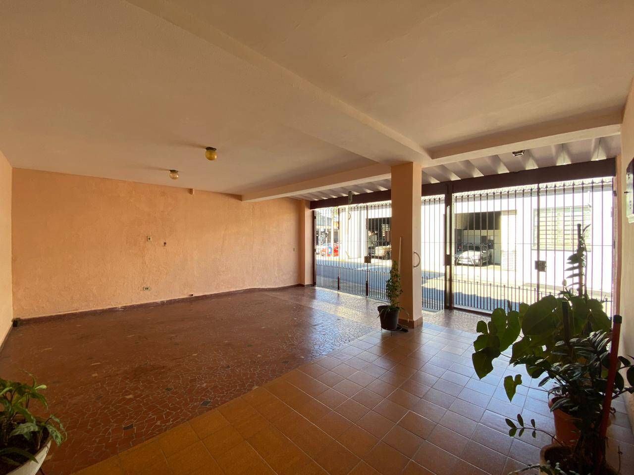 Casa à venda com 2 quartos, 177m² - Foto 1