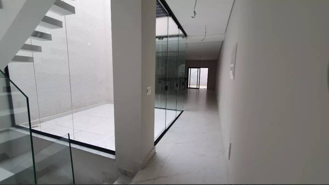 Casa à venda com 3 quartos, 140m² - Foto 1