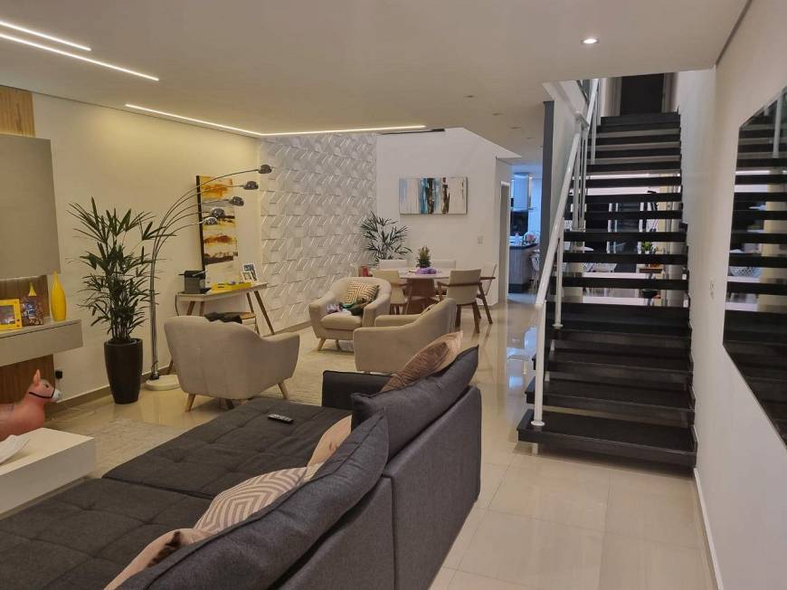 Casa à venda com 3 quartos, 240m² - Foto 1