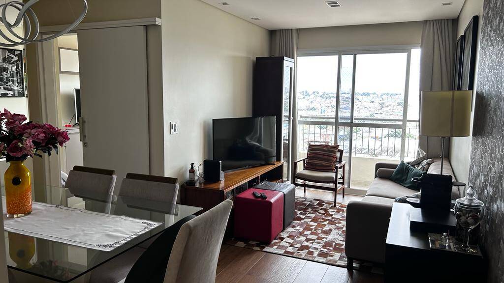 Apartamento à venda com 2 quartos, 70m² - Foto 2