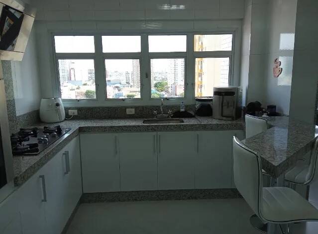 Apartamento à venda com 3 quartos, 188m² - Foto 3