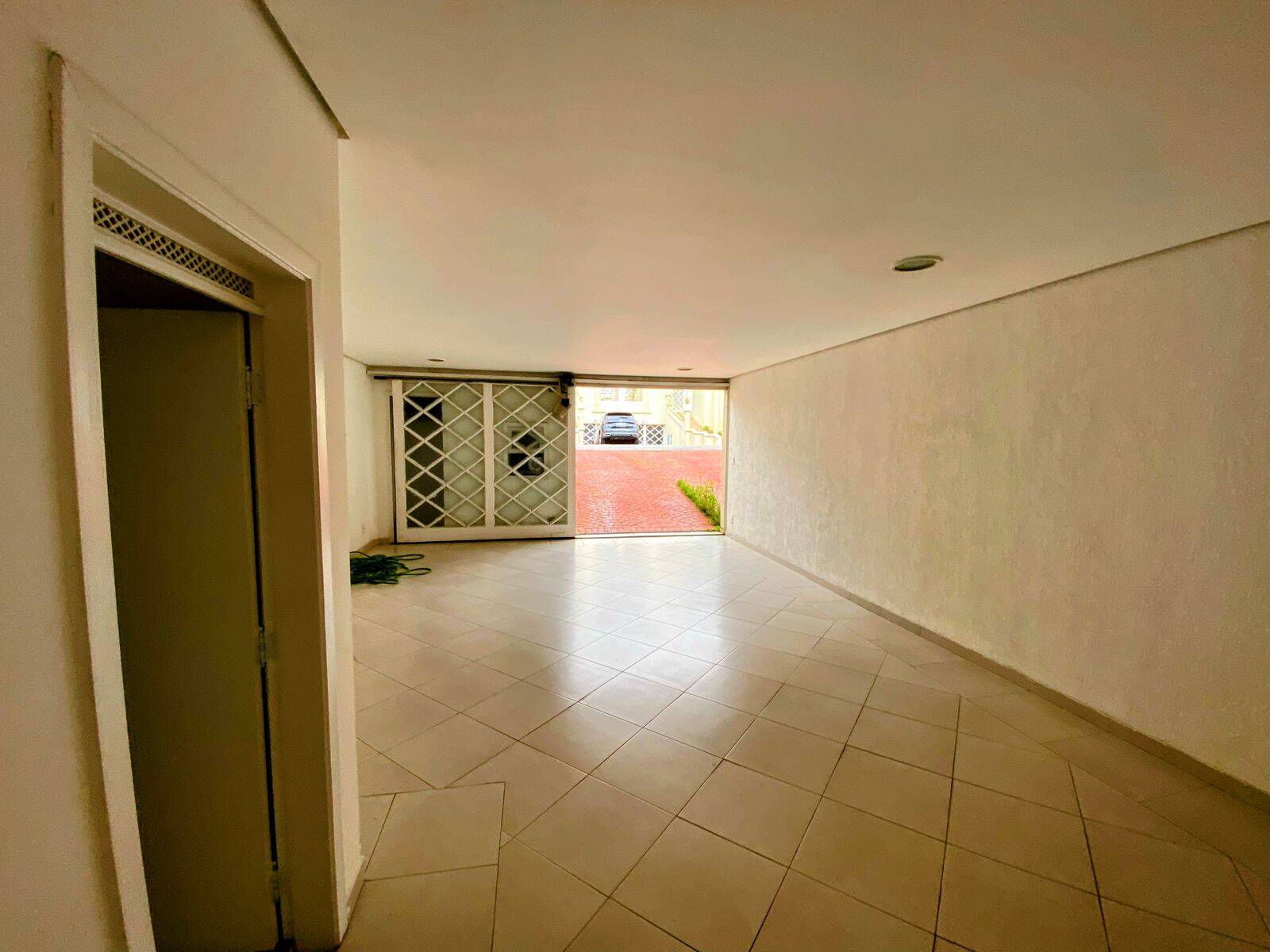 Casa à venda com 3 quartos, 189m² - Foto 2